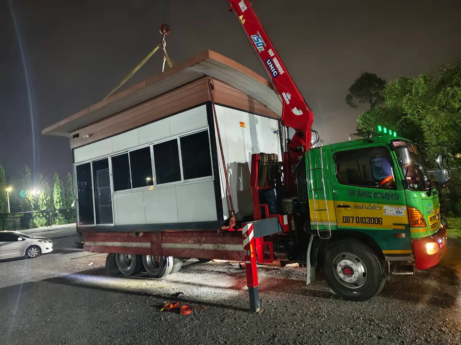 รถบรรทุกติดเครน ระนอง
